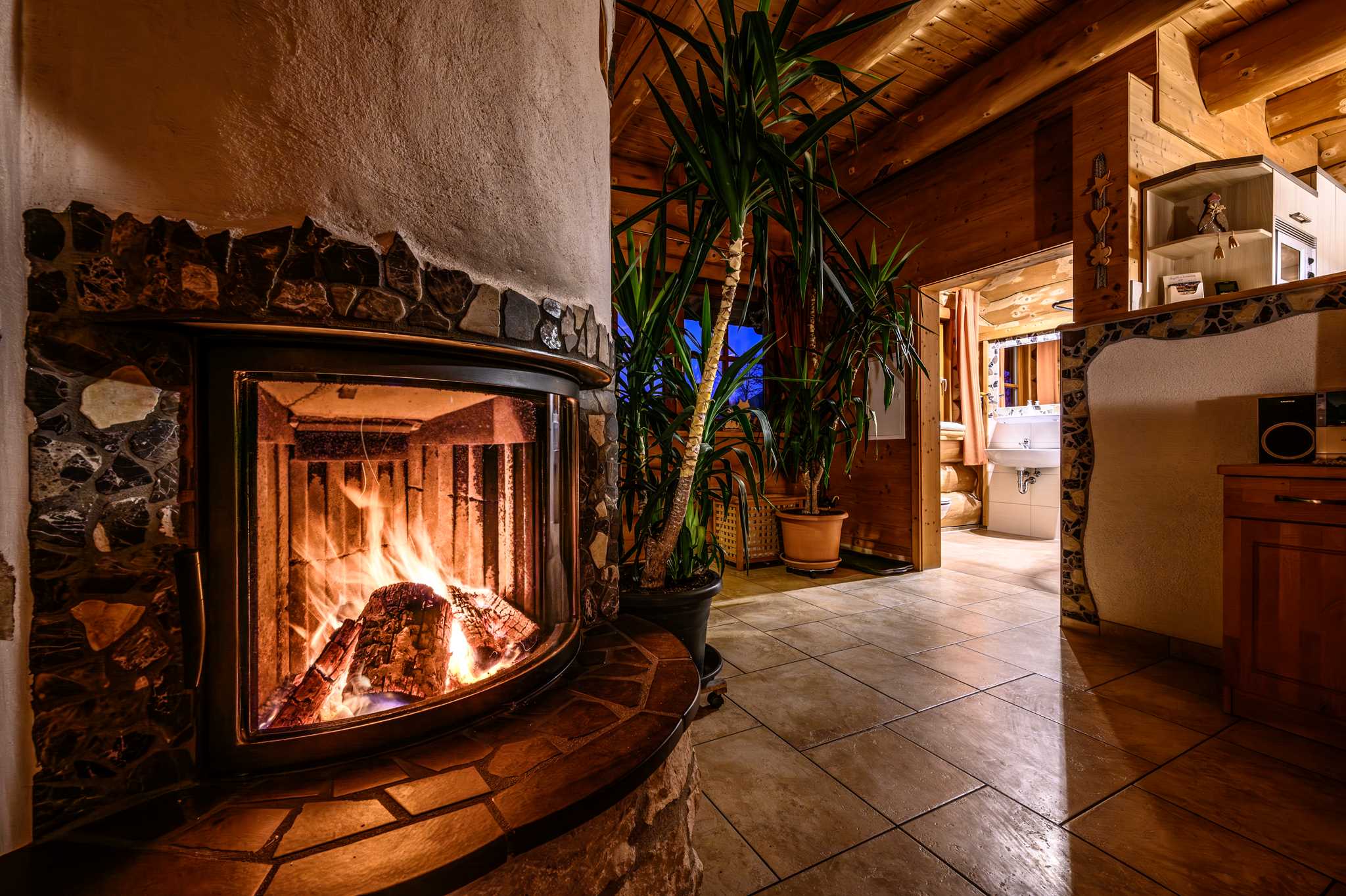 Kamin im 5 Sterne-Ferienhaus Abendrot in der Fränkischen Schweiz