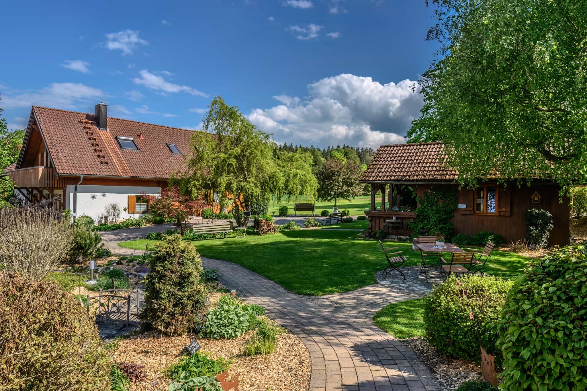 ferienhaeuser-pottenstein-gartenanlage Gartenanlage bei Heumanns Blockhäuser am Wald in der Fränkischen Schweiz